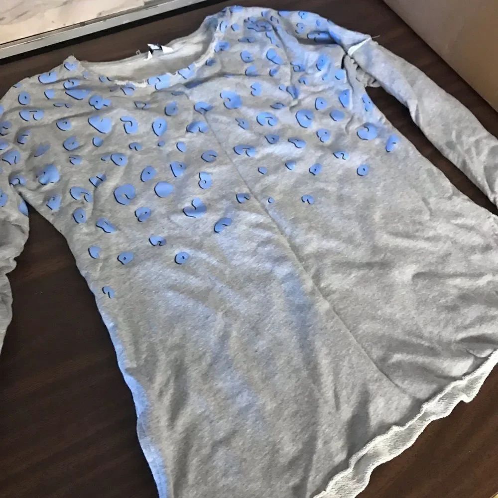 Crown and Ivy adorable top like new size small